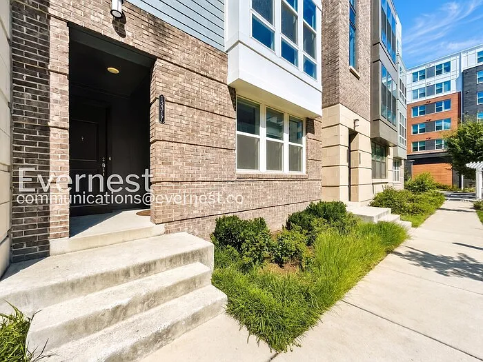 3 bed, 2.5 bath, 1510 sqft, $3,100 — Photo 1
