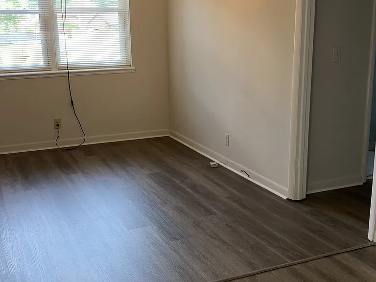 443 Cedarmont Dr — Photo 3
