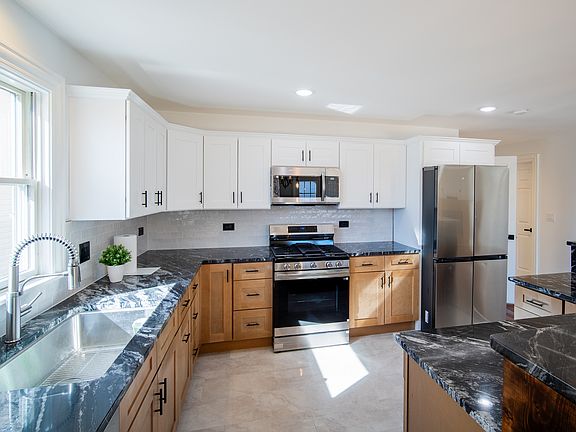 3rd image of 4137 Clinton Ave