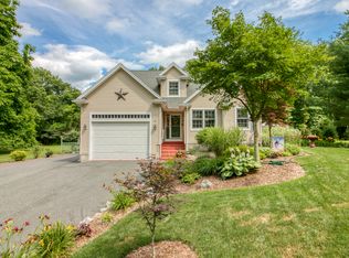 31 Bennett Rd, Wilbraham, MA 01095