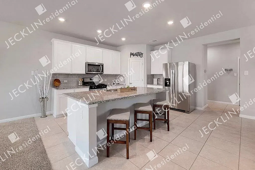 6015 Pleasanton Pkwy — Photo 3