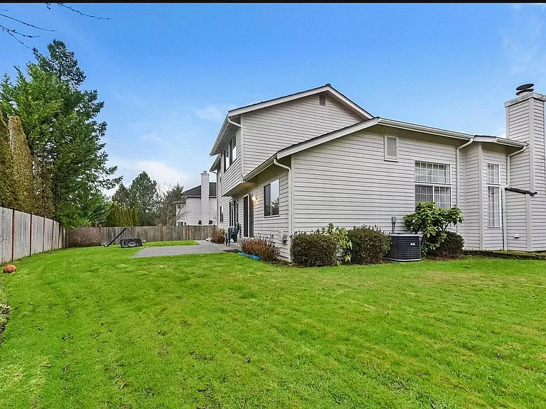 19120 NE 46th Ct — Photo 3