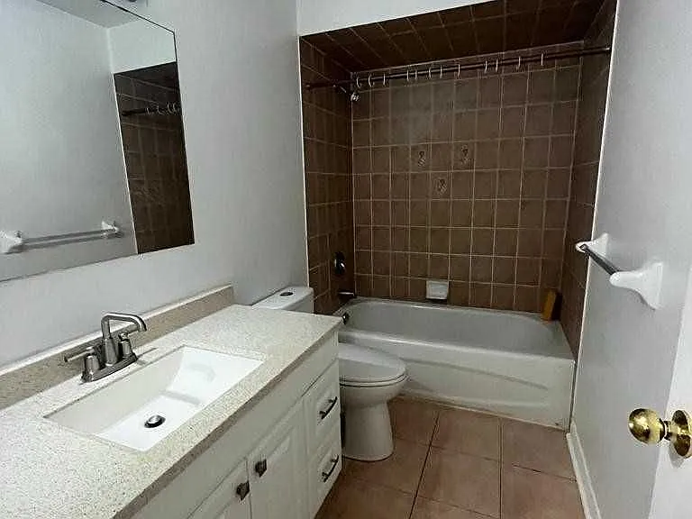 32 Dooley Cres #MAIN FLOOR — Photo 13