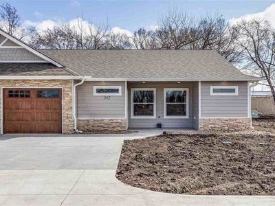 320 N Warren Ave Unit 601, Rose Hill, KS, 67133