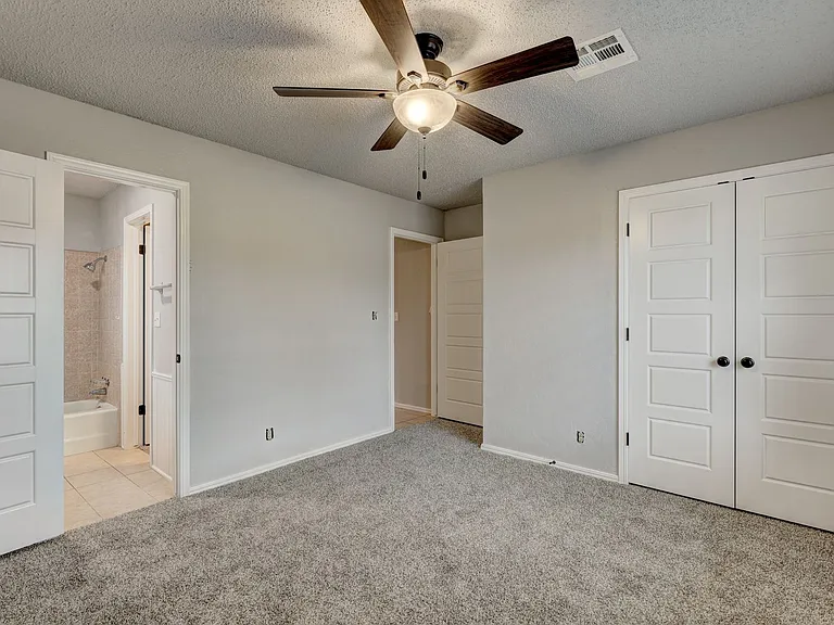 1208 NE 22nd St — Photo 21