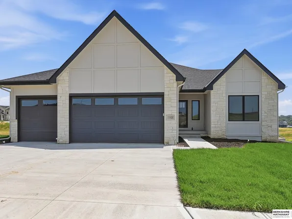 11105 S 221st St, Gretna, NE 68028