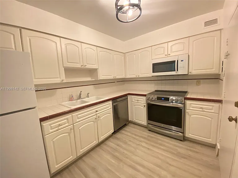 9225 Collins Ave #706 — Photo 10