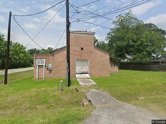 1st image of 906 Fortune St