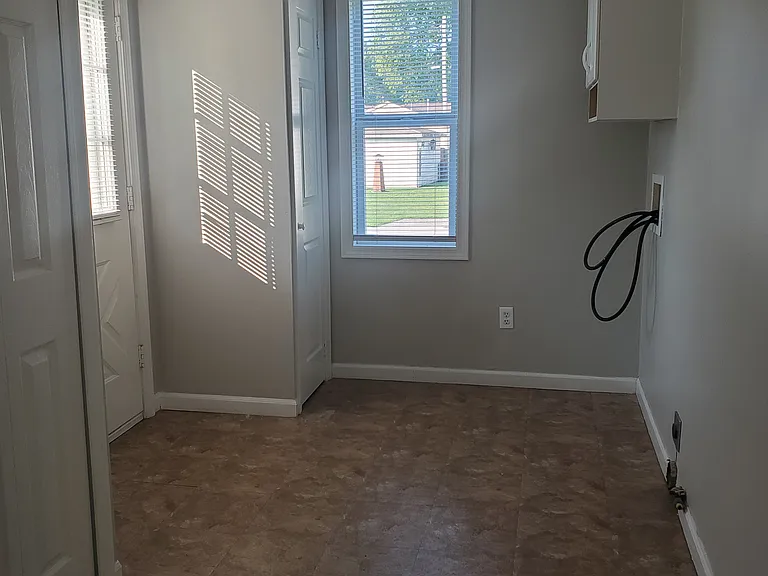 5776 Lakeview St — Photo 4