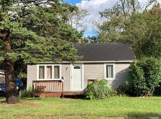 74 E Halley Ln, Central Islip, NY 11722