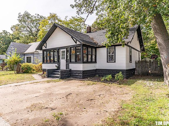 2nd image of 3229 Leahy St