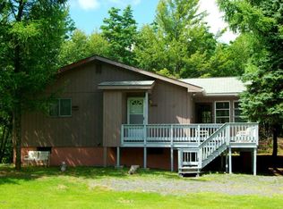 747 Clearview Dr, Long Pond, PA 18334