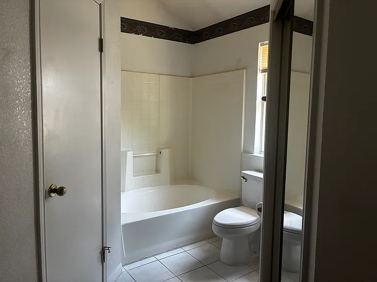 4605 High Pointe Dr — Photo 10