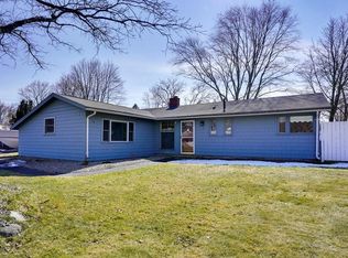 5 Robert Rd, Framingham, MA 01702