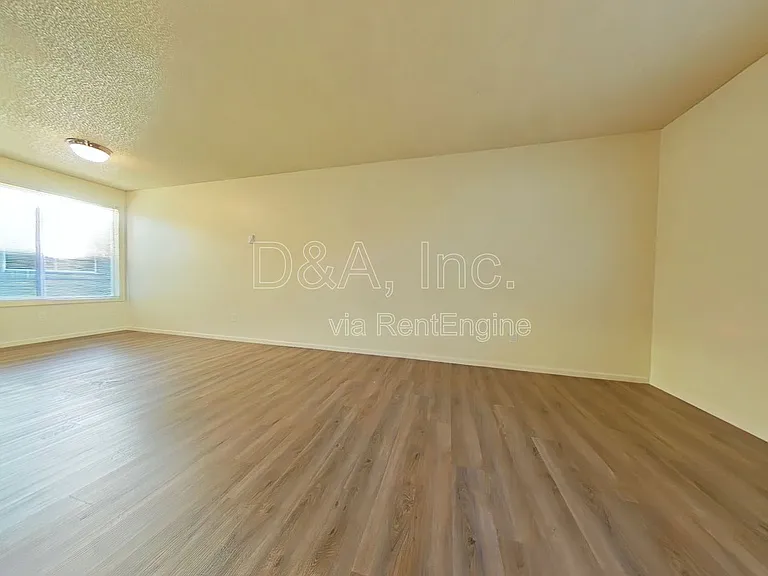 416 Ermine St SE — Photo 2