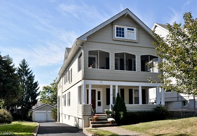 43 Walnut Cres #1 — Photo 1