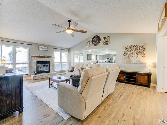 4th image of 415 Lantana Ln