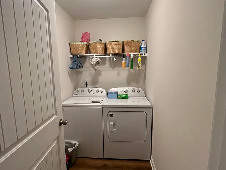319 Noble Ln — Photo 10