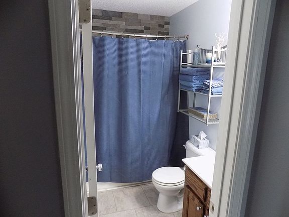 2nd bathroom