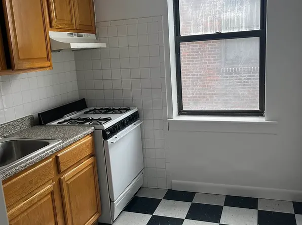 45-38 42nd St #4D, Sunnyside, NY 11104