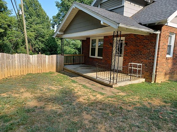 3rd image of 95 Blue Hills Ln
