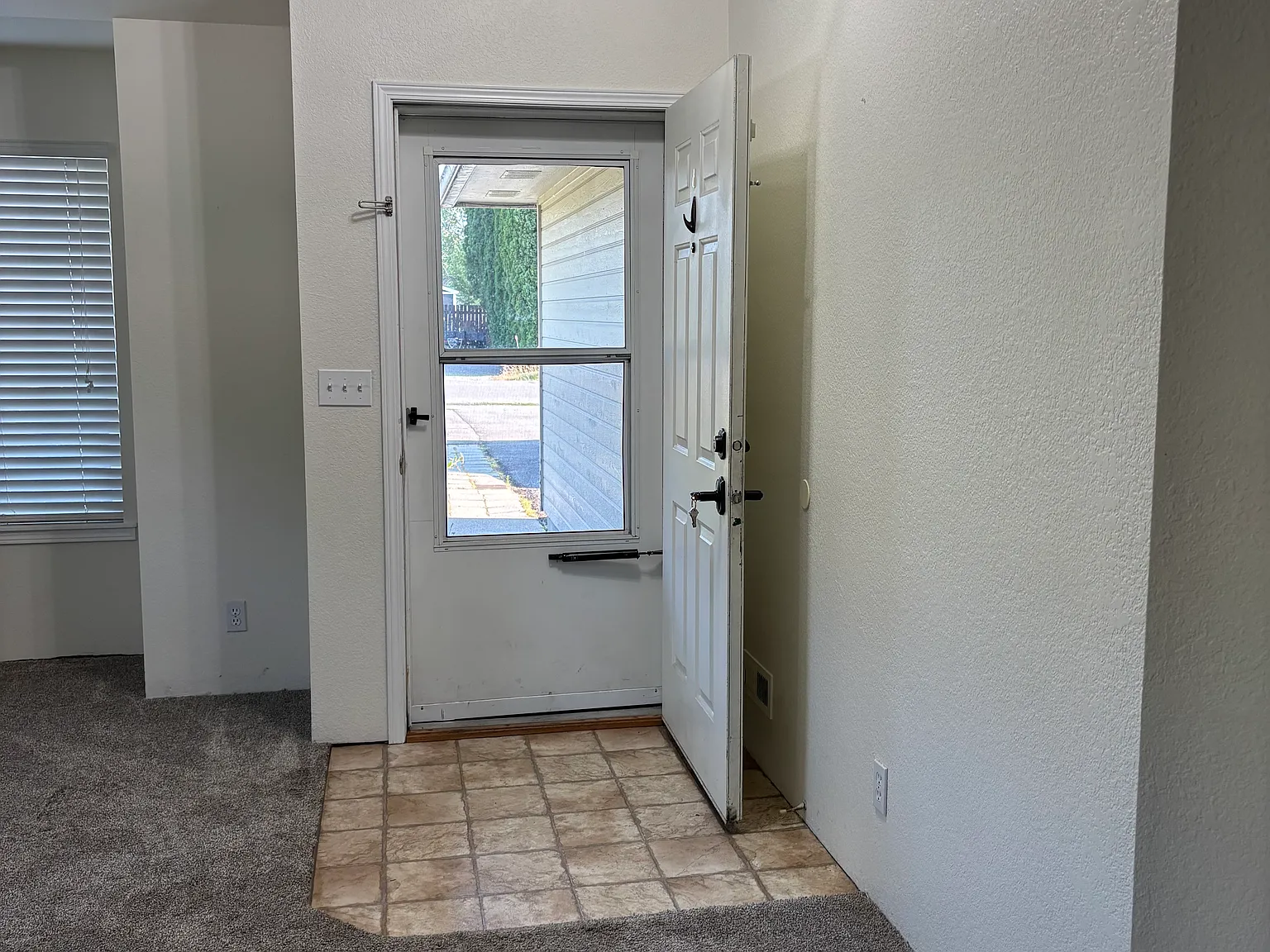 3 bed, $2,150 — Photo 2