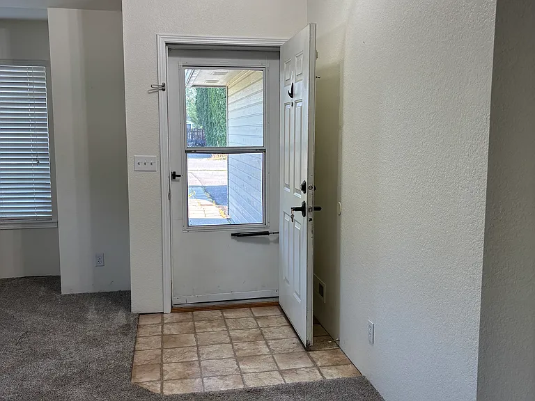 642 W Helen Ave #642 — Photo 2