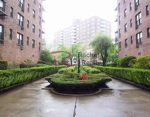 4475 Henry Hudson Parkway West