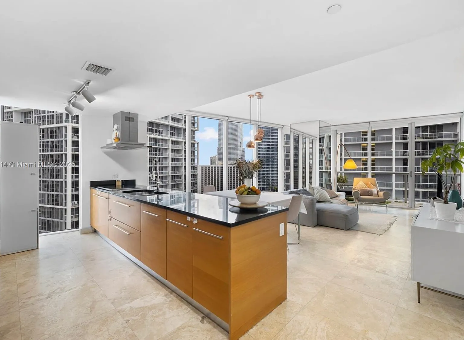 2 bed, 2.0 bath, 1327 sqft, $4,300 — Photo 3