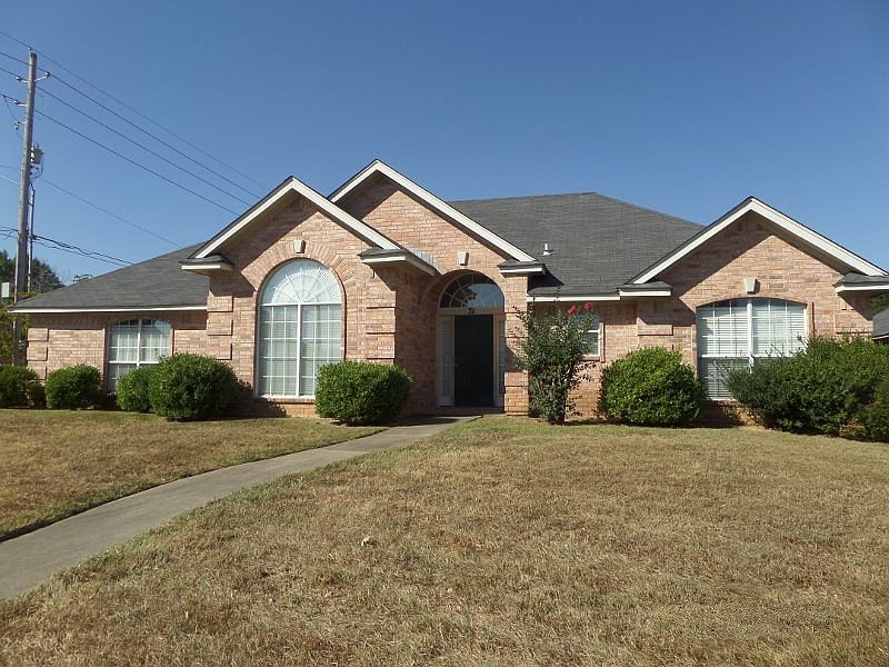 1st image of 31 Fernwood Dr