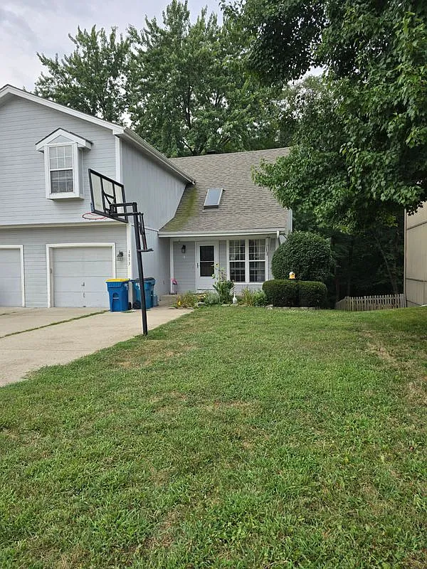 3 bed, 2.0 bath, 1437 sqft, $2,100 — Photo 3