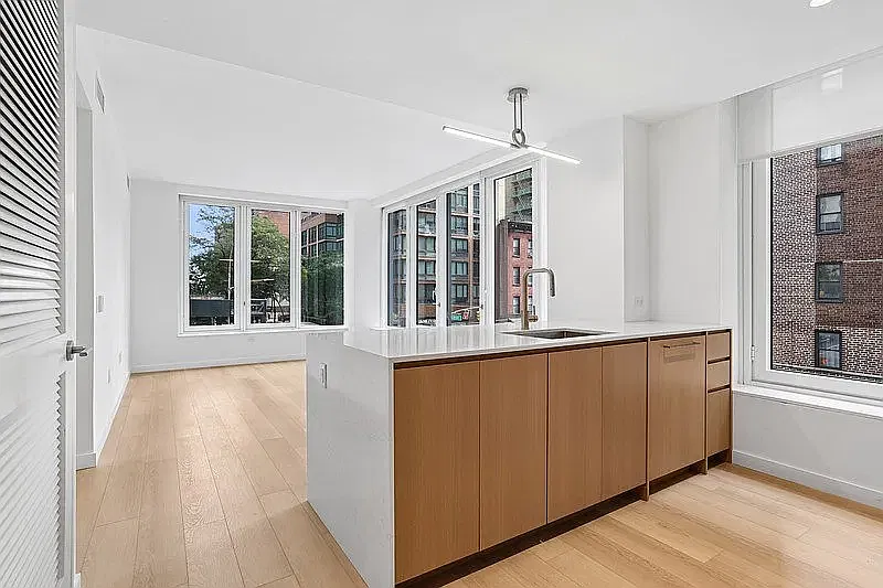 255 E. 39th Street — Photo 1