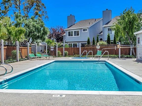 4th image of 1575 Camden Village Cir