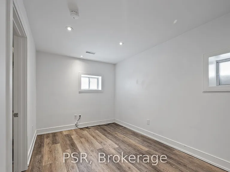 965 Briar Hill Ave #LOWER — Photo 4