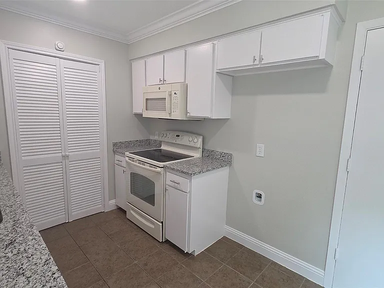 335 Springwillow Rd — Photo 5