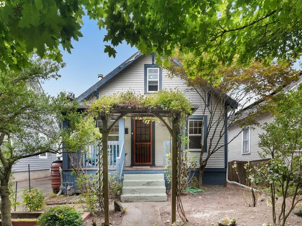 7467 N Stockton Ave, Portland, OR 97203
