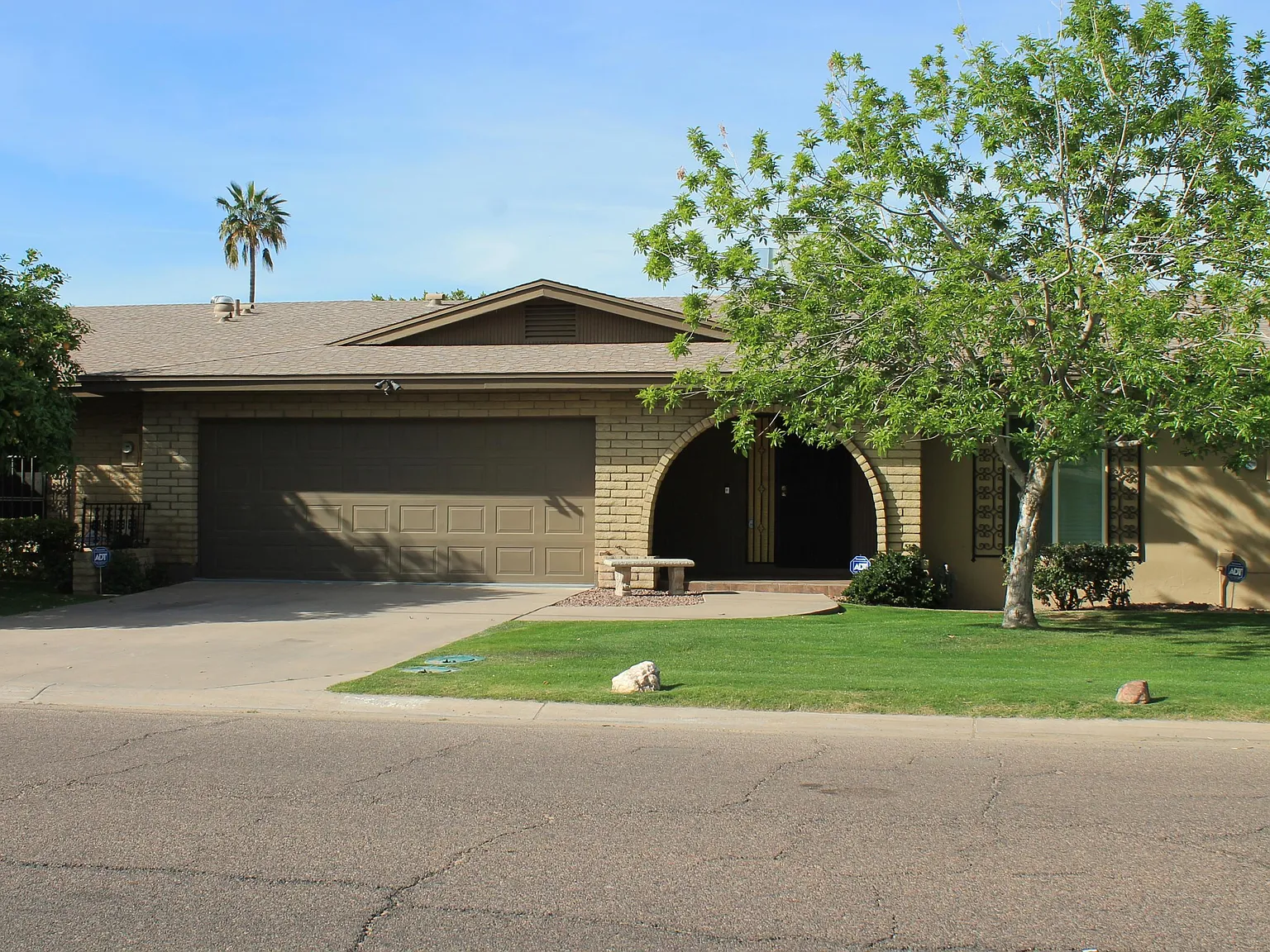 2 bed, 1698 sqft, $3,000 — Photo 1