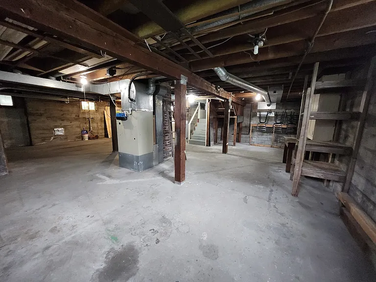1909 Gregory Way — Photo 24