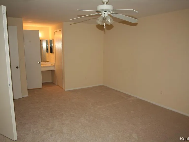 20871 Glen Haven Cir W — Photo 27
