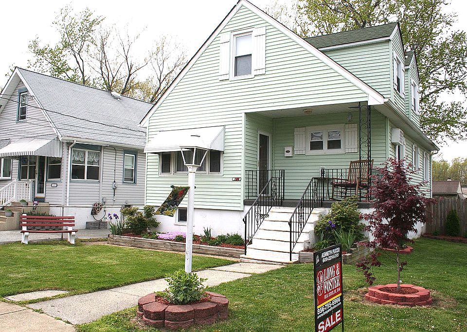 1st image of 100 W Crestwood Ave