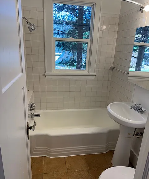 115 Chicago Ave N — Photo 11