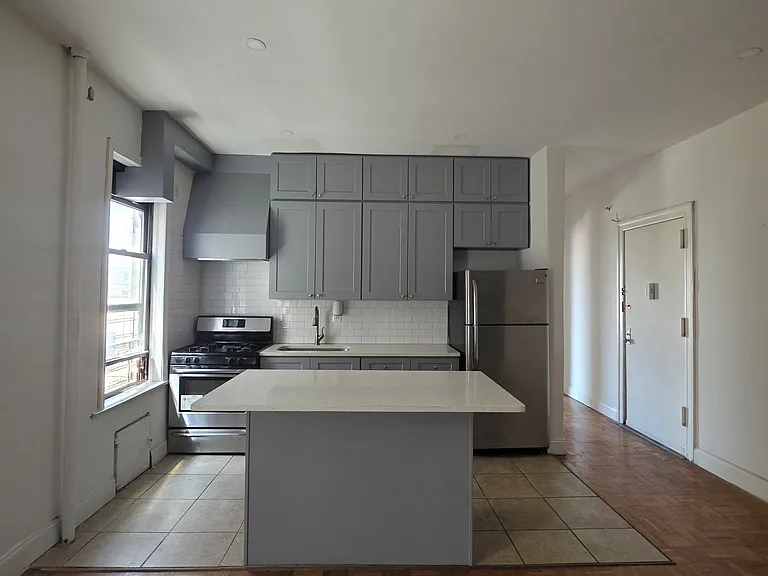 160 Wadsworth Ave #308 — Photo 1