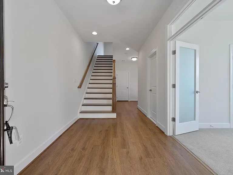 20686 Glenmont Ter — Photo 23