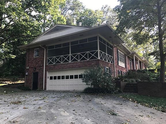 2nd image of 702 Knollwood Dr