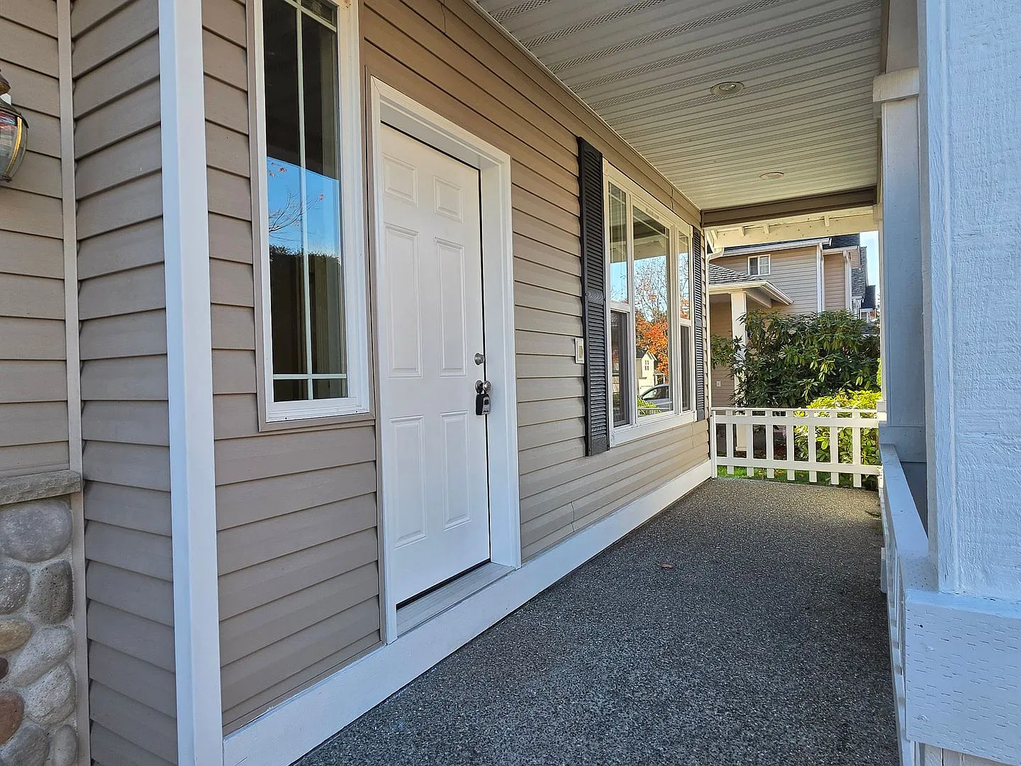 Large 4 Bedroom 2.5 bathroom Single Family Home in Larch Way Neighborhood, Lynnwood $3600 per/mo — Photo 2