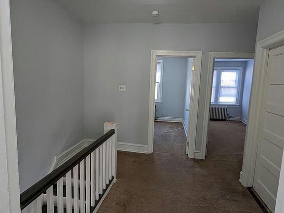 5th image of 1915 Colonial St