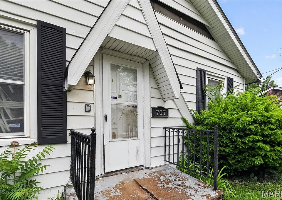 2nd image of 707 Ruggles Rd