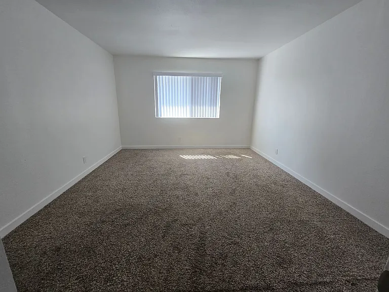 2650 E Park Ln — Photo 10