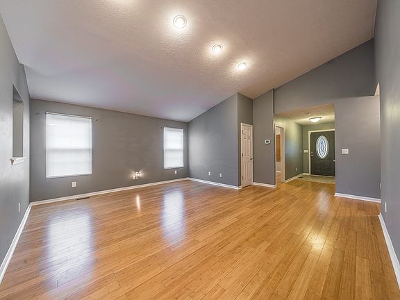 3rd image of 144 Arlington Ct