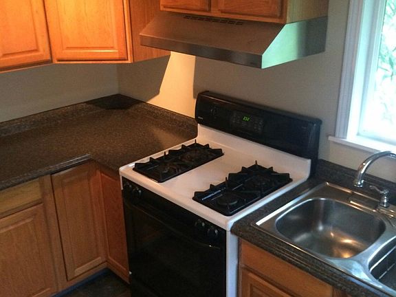 3rd image of 2800 Grace Ave